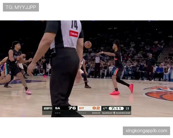 布里奇斯无球跑动持续高效 拉开防线胜过杜兰特