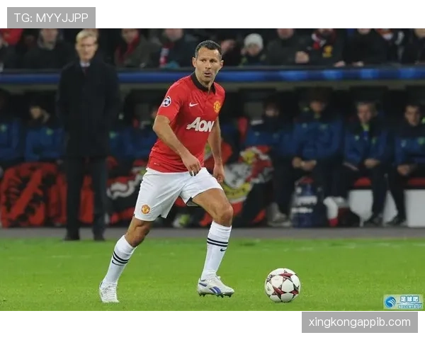 范佩西与伊布在进攻转换下出现角色分化趋势