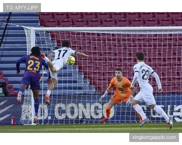 巴萨整体防守问题显现，频繁失位情况对赛季表现造成影响