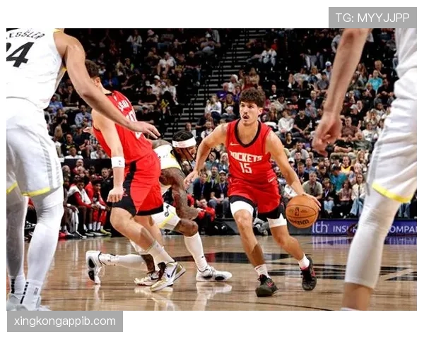 杰伦·格林单打拉开空间，三分效率较上季大幅提升