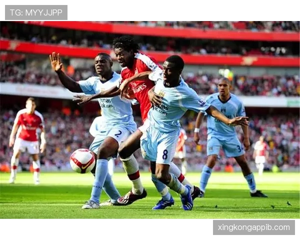 凯恩与本泽马的全面性差距：进攻支点、跑位意识与战术适配性解析